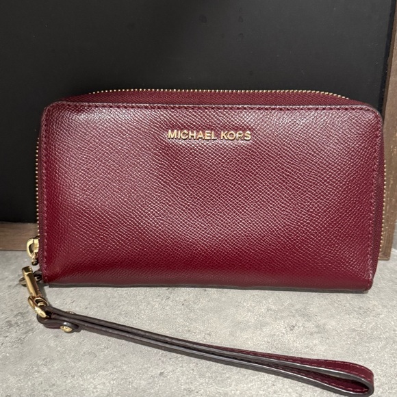 Michael Kors Jet Set Travel Wallet/Large Phone Wristlet in Merlot! Gently Used!!